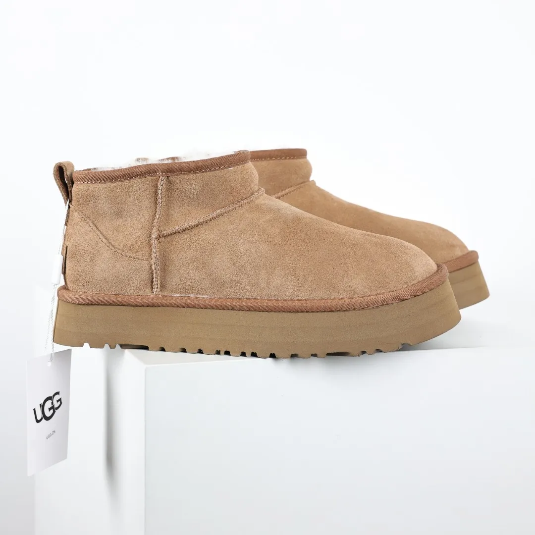 Pick up locally 💰560 Core recommended good price It is a very suitable choice for home furnishings. In the new year, uug launched a series of styles, which are partial to the preferences of young consumers and have also moved to the forefront of fashion trends. Shoe body material: water-repellent coated suede upper, 17 mm UGGPURE™ implantable wool insole, lightweight non-slip and comfortable rubber outsole, with brand LOGO and trademark, with full packaging Size: 35 36 37 38 39 40